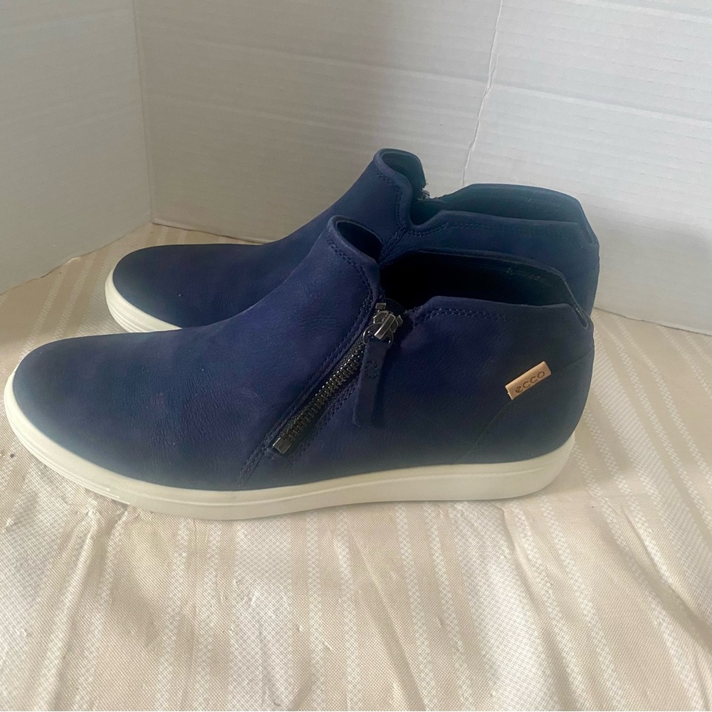 Ecco Women's Deep Blue Ankle Booties